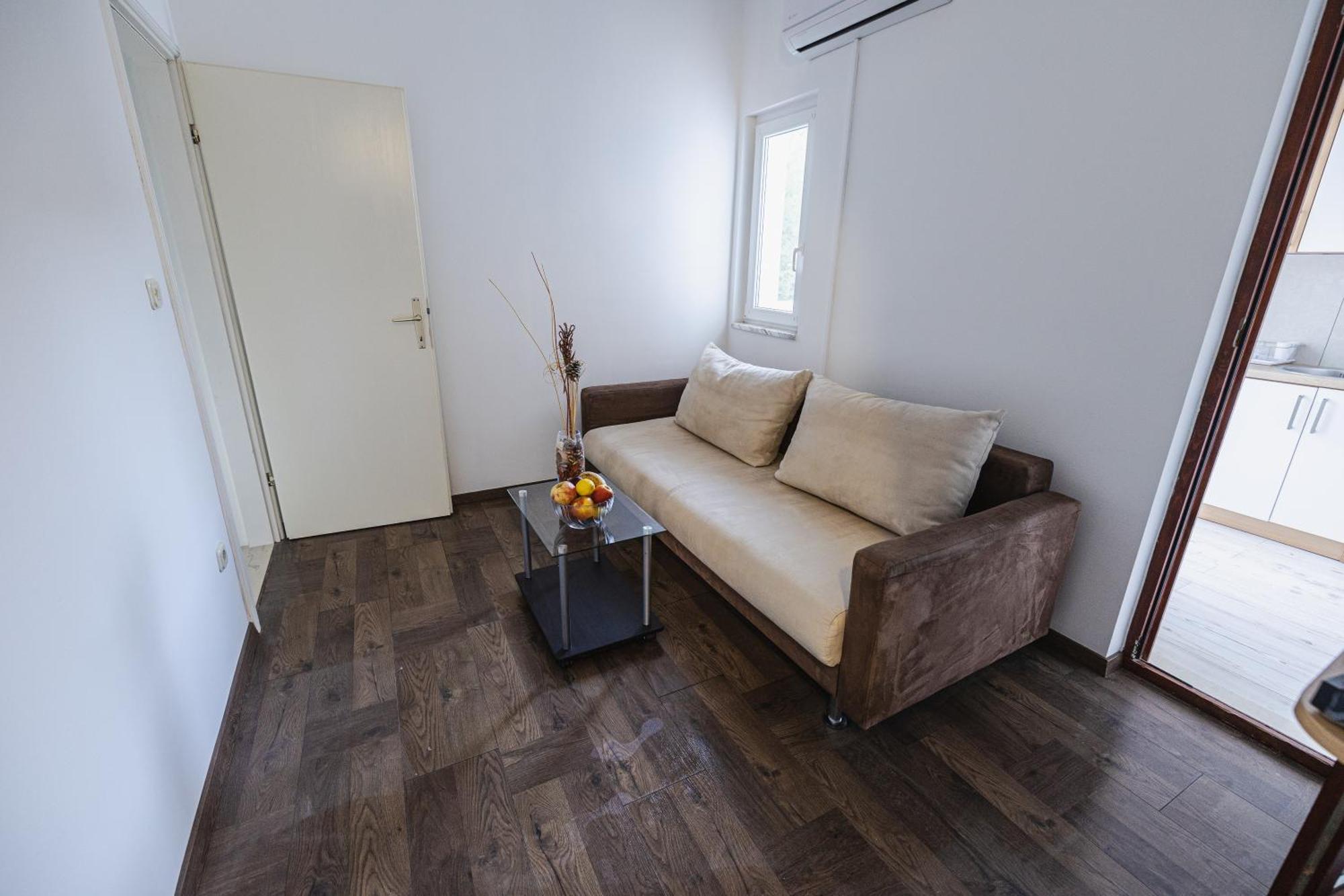 Bruno'S Poolside Apartments - Near Beach Трогір Екстер'єр фото