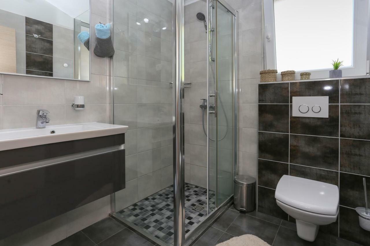 Bruno'S Poolside Apartments - Near Beach Трогір Екстер'єр фото