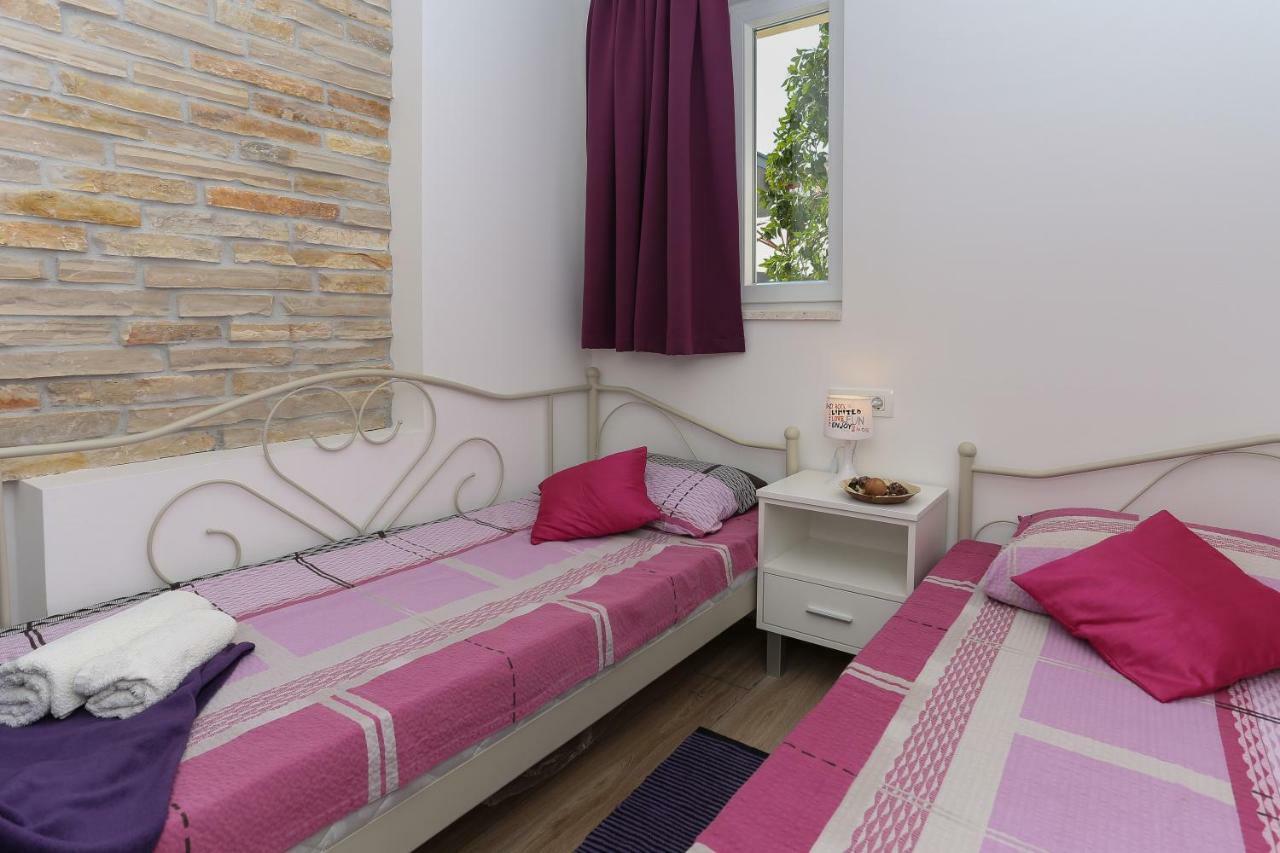 Bruno'S Poolside Apartments - Near Beach Трогір Екстер'єр фото