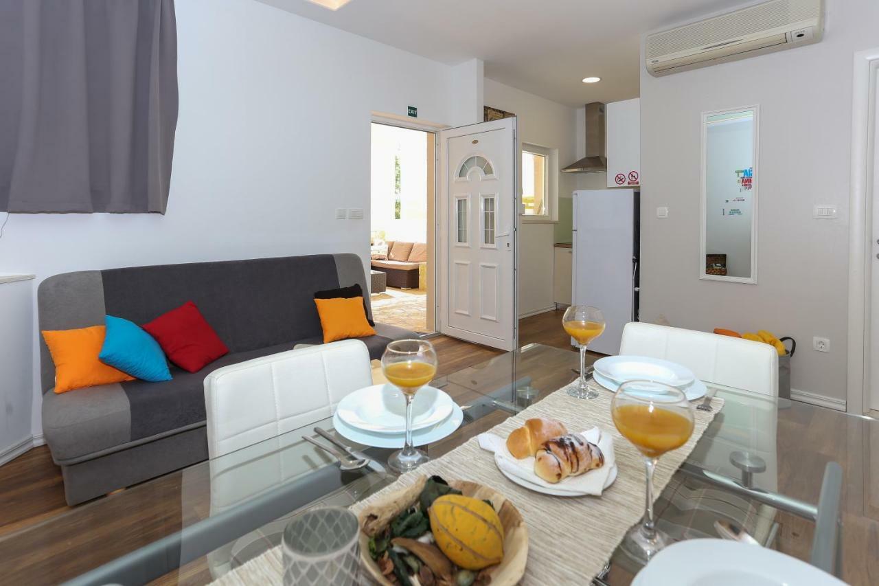 Bruno'S Poolside Apartments - Near Beach Трогір Екстер'єр фото