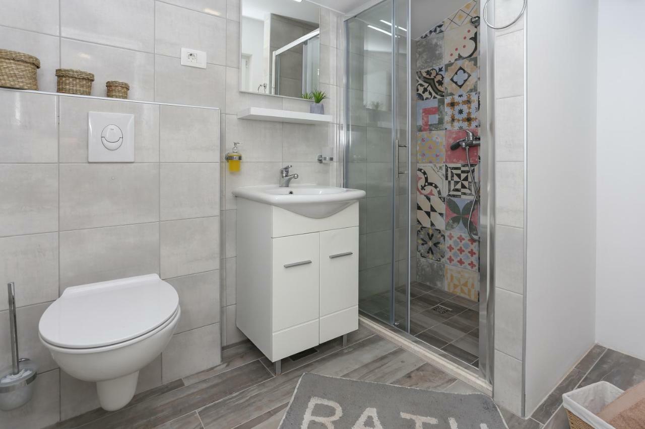 Bruno'S Poolside Apartments - Near Beach Трогір Екстер'єр фото